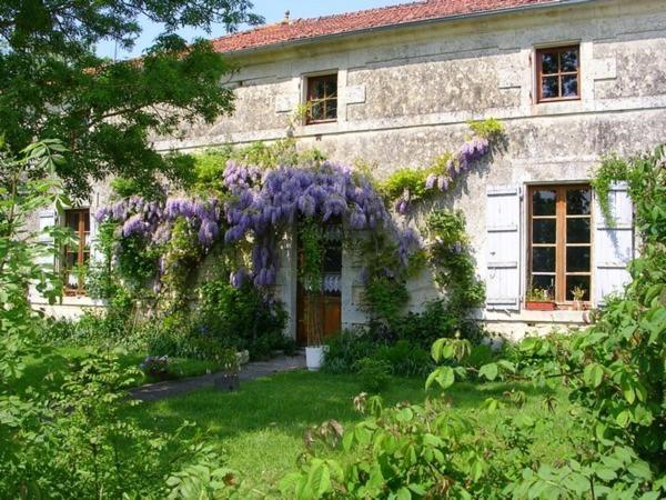 Bed and Breakfast La Ferme De Magnantru Perigne Exterior foto